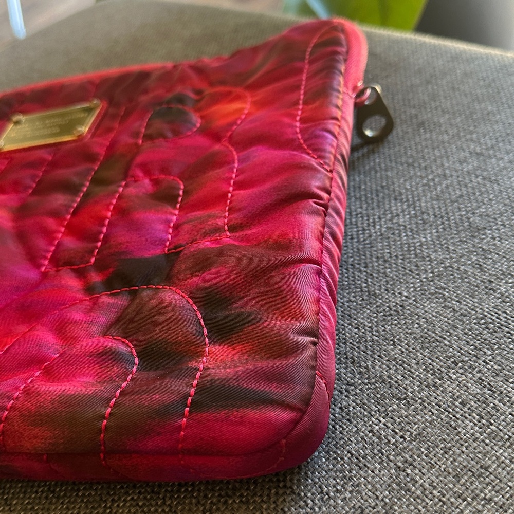 Marc By Marc Jacobs Fuchsia and Black Quilted Nylon Laptop Case - Picture 4 of 11